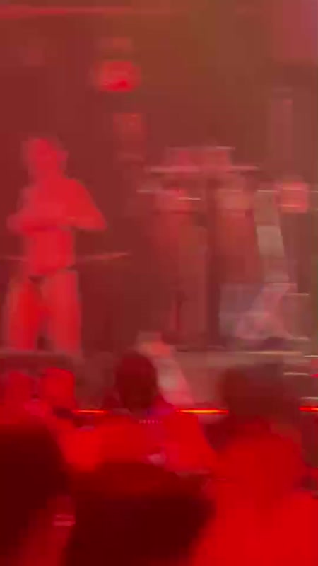 Gái xinh show hàng – Clip gái show hàng kích thích